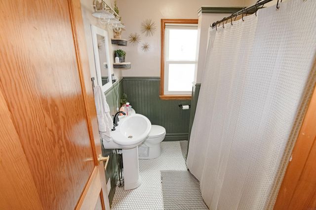 1937 W 7th Street, Waterloo, IA 50702