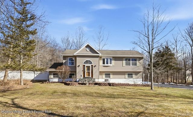 13 Stella Drive, Gardiner, NY 12525