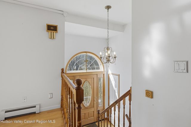 13 Stella Drive, Gardiner, NY 12525