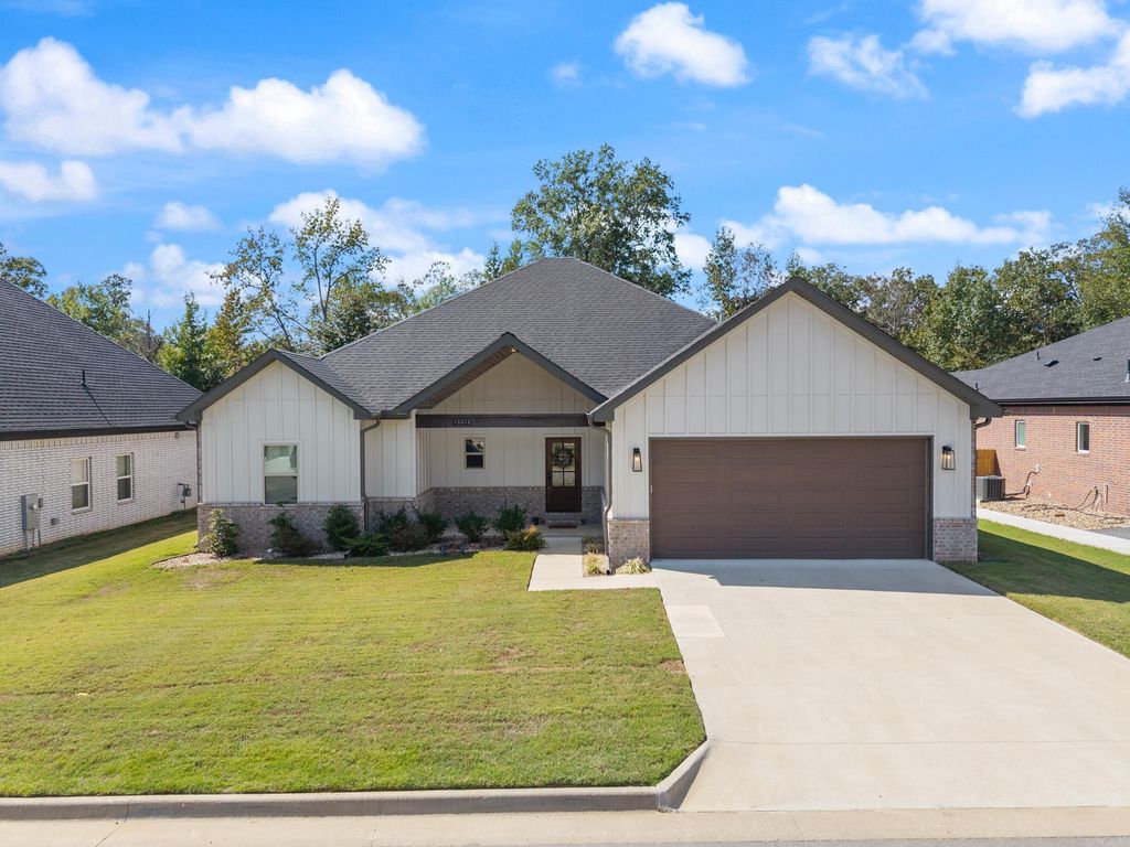 15015 Matterhorn Loop, Maumelle, AR 72113