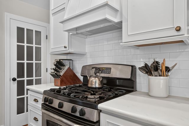 16 MARION CT, Bayonne, NJ 07002