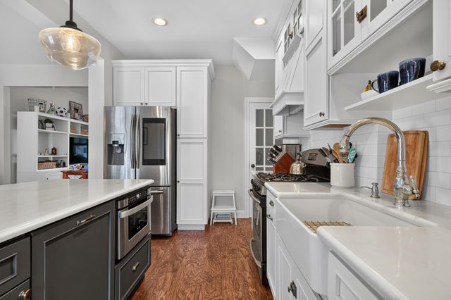 16 MARION CT, Bayonne, NJ 07002