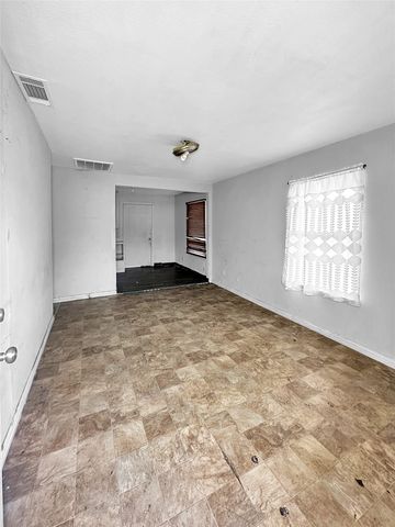 535 Ella Avenue, Dallas, TX 75217