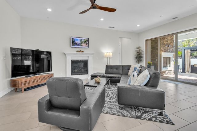 2942 Laredo Dr, Rocklin, CA 95765