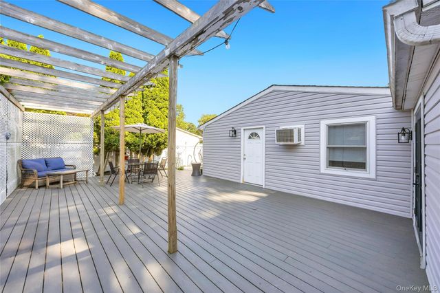 7 Amherst Road, Ronkonkoma, NY 11779
