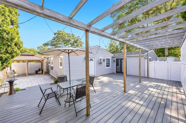 7 Amherst Road, Ronkonkoma, NY 11779