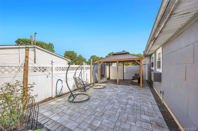 7 Amherst Road, Ronkonkoma, NY 11779