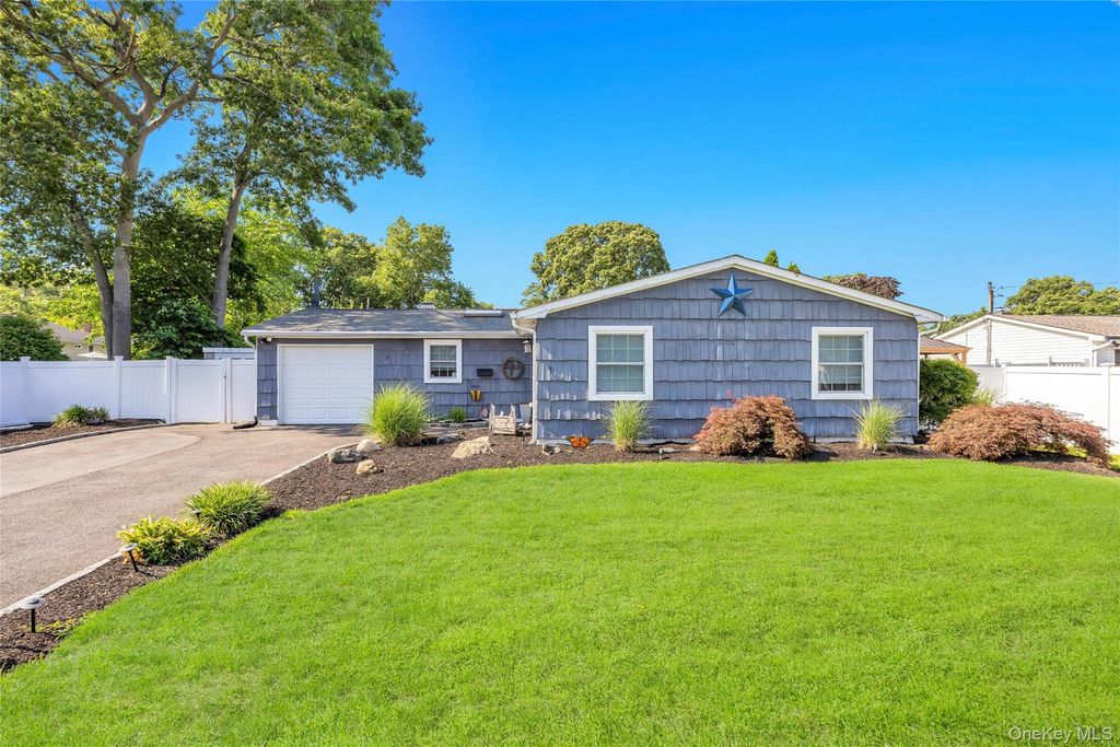 7 Amherst Road, Ronkonkoma, NY 11779