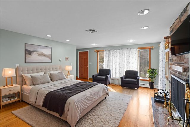 2 Oak Grove Boulevard, North Providence, RI 02911