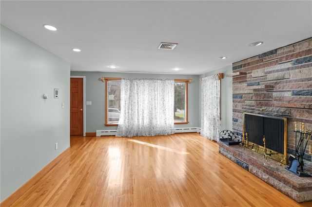 2 Oak Grove Boulevard, North Providence, RI 02911