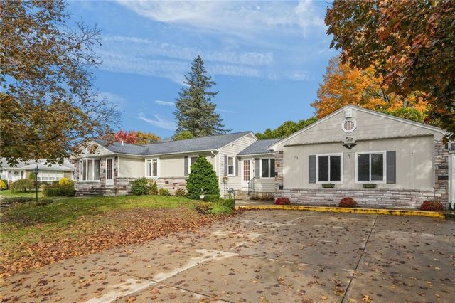 2 Oak Grove Boulevard, North Providence, RI 02911