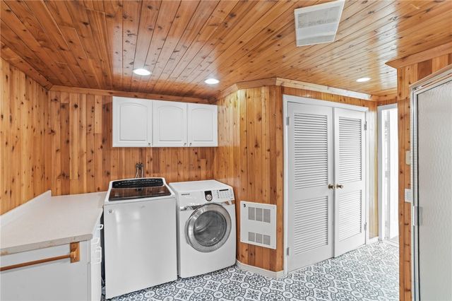 2 Oak Grove Boulevard, North Providence, RI 02911