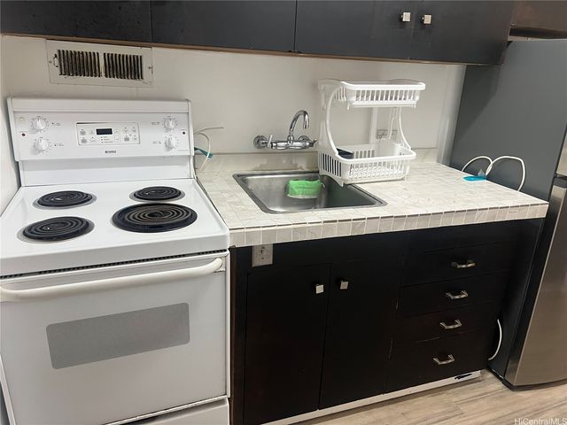 425 Ena Road C604, Honolulu, HI 96815