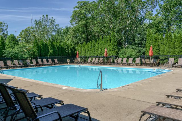 936 Quality Place, 302, Columbus, OH 43215