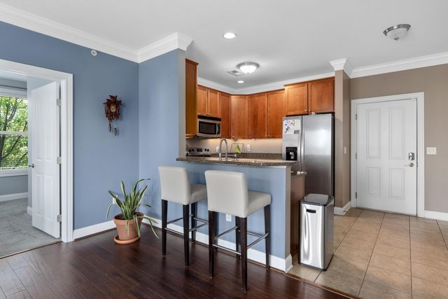 936 Quality Place, 302, Columbus, OH 43215