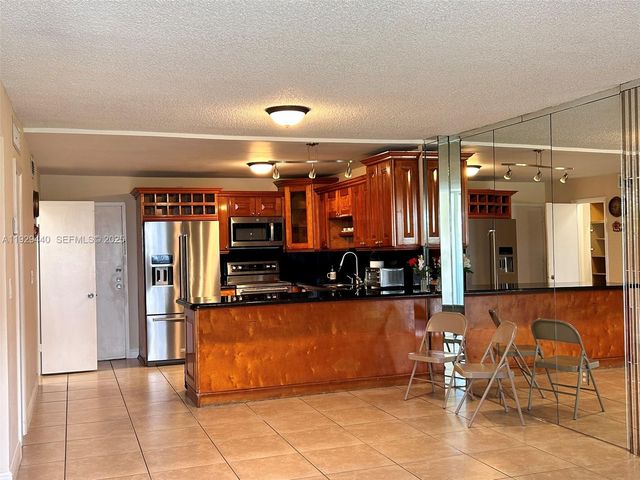 5050 NW 7th St 401, Miami, FL 33126