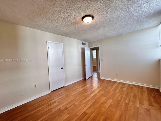 5050 NW 7th St 401, Miami, FL 33126