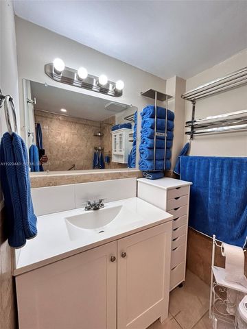 5050 NW 7th St 401, Miami, FL 33126