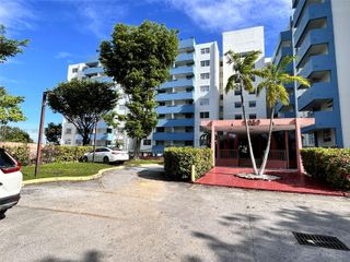 5050 NW 7th St 401, Miami, FL 33126