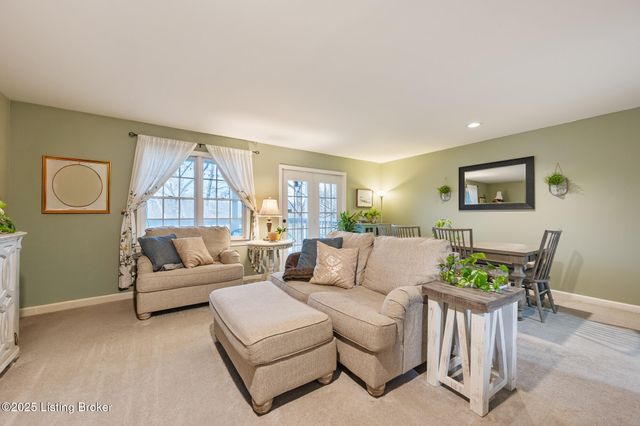 5002 Harrods Landing Dr, Prospect, KY 40059