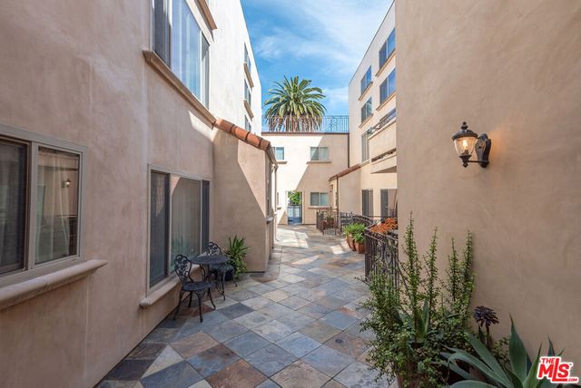 4466 Coldwater Canyon Avenue 205, Studio City, CA 91604