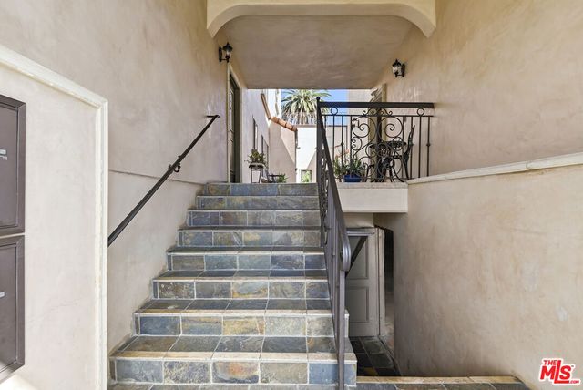 4466 Coldwater Canyon Avenue 205, Studio City, CA 91604