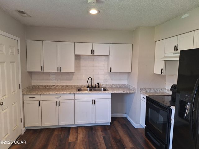 822A 822B Connecticut Avenue, Joplin, MO 64801