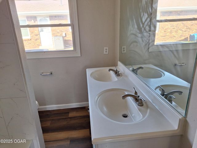 822A 822B Connecticut Avenue, Joplin, MO 64801