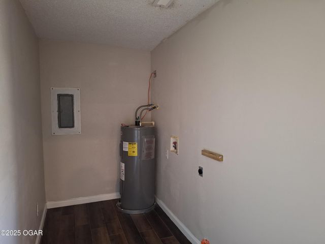 822A 822B Connecticut Avenue, Joplin, MO 64801