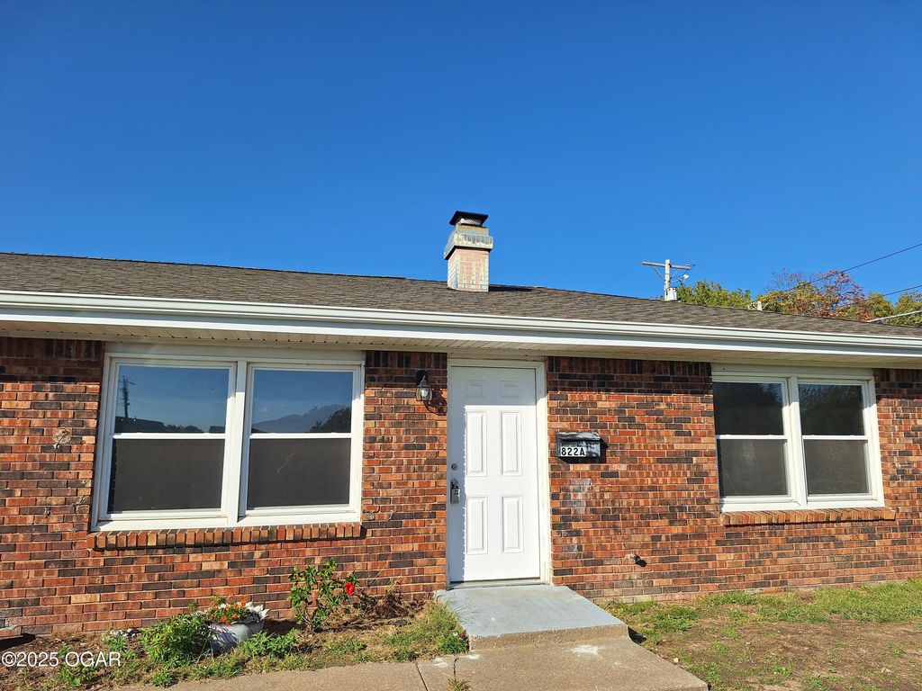 822A 822B Connecticut Avenue, Joplin, MO 64801