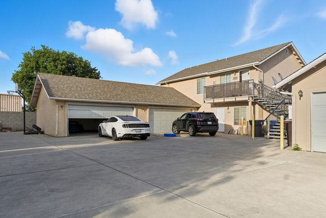 1572-1578 Jasmine Court, Tulare, CA 93274