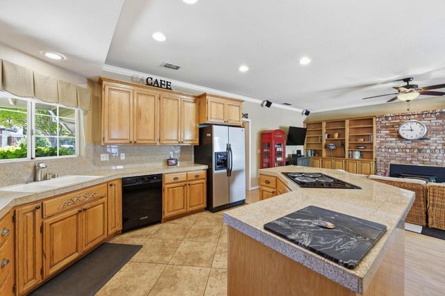2669 Stockwood Dr, Roseville, CA 95661