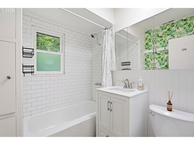 625 Ne BUFFALO St, Portland, OR 97211