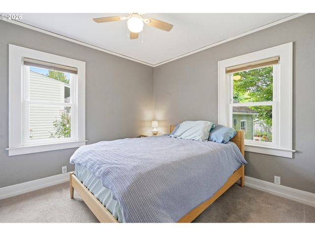 625 Ne BUFFALO St, Portland, OR 97211