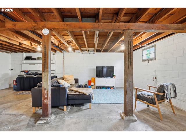 625 Ne BUFFALO St, Portland, OR 97211