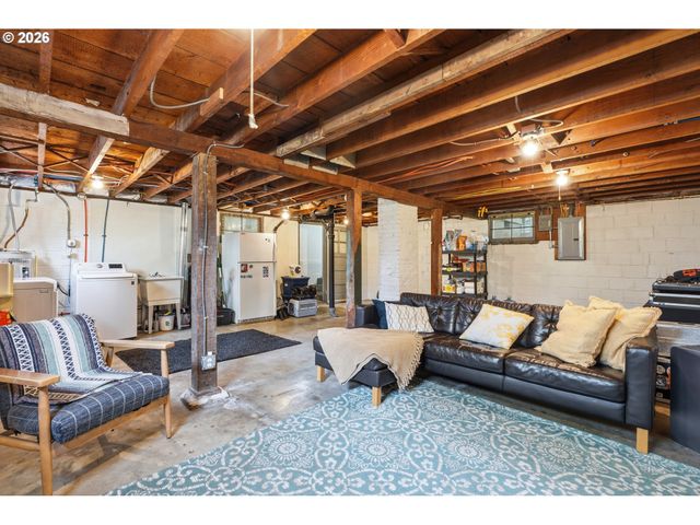 625 Ne BUFFALO St, Portland, OR 97211