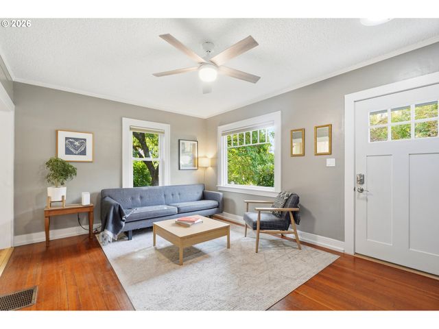 625 Ne BUFFALO St, Portland, OR 97211