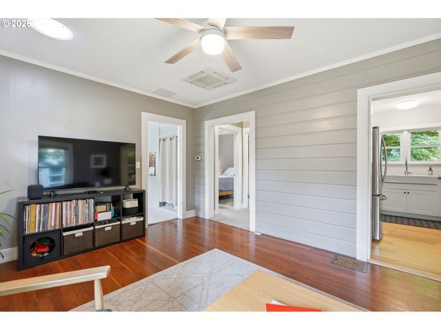 625 Ne BUFFALO St, Portland, OR 97211