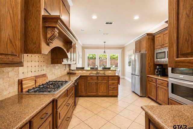820 Cambridge Bend, Tyler, TX 75703