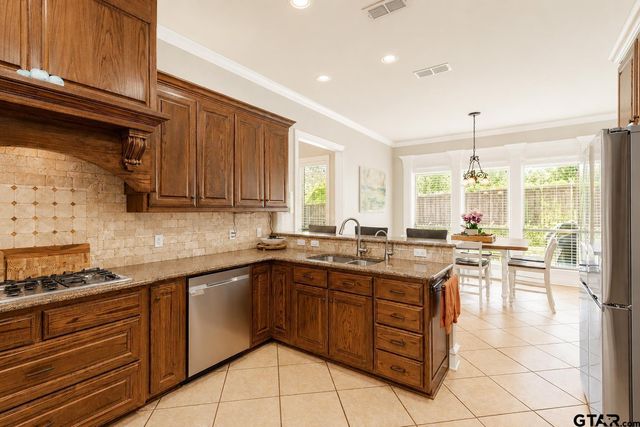820 Cambridge Bend, Tyler, TX 75703