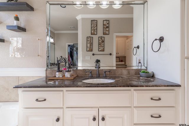 820 Cambridge Bend, Tyler, TX 75703