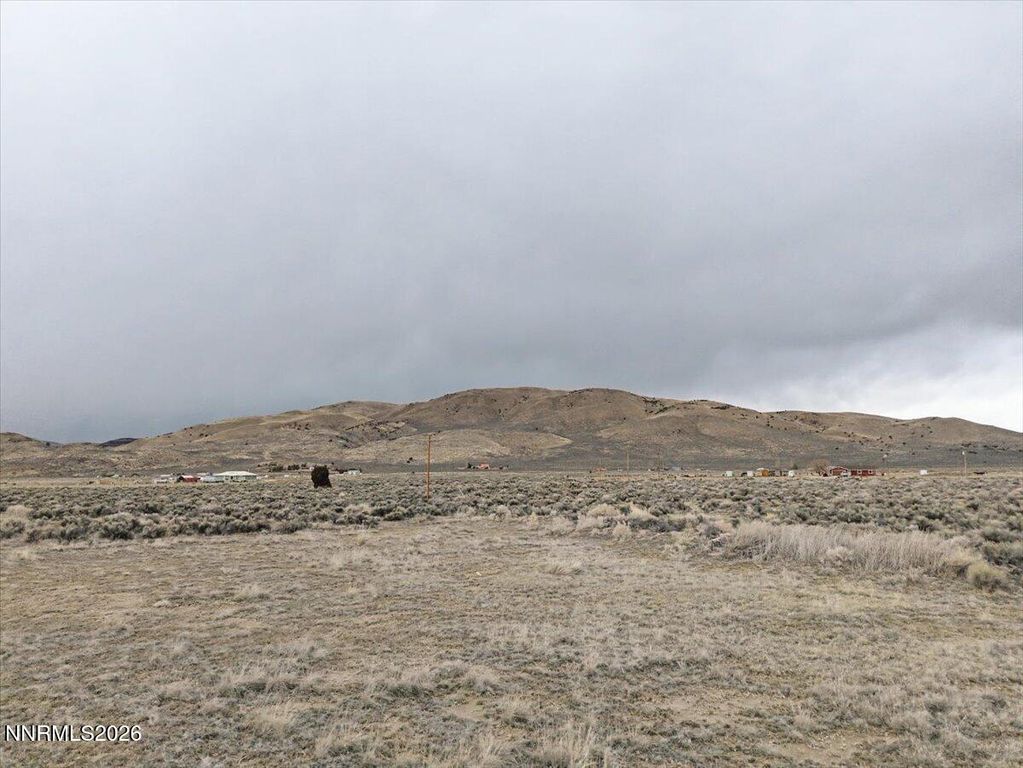 Image 11 of property listing at 105 Lonestar Circle, Reno, NV 89508