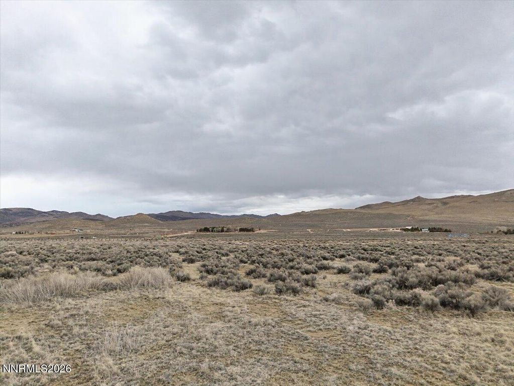 Image 12 of property listing at 105 Lonestar Circle, Reno, NV 89508