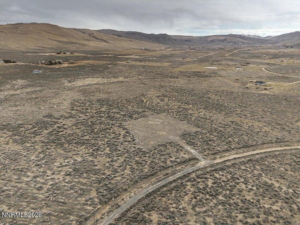 Image 4 of property listing at 105 Lonestar Circle, Reno, NV 89508