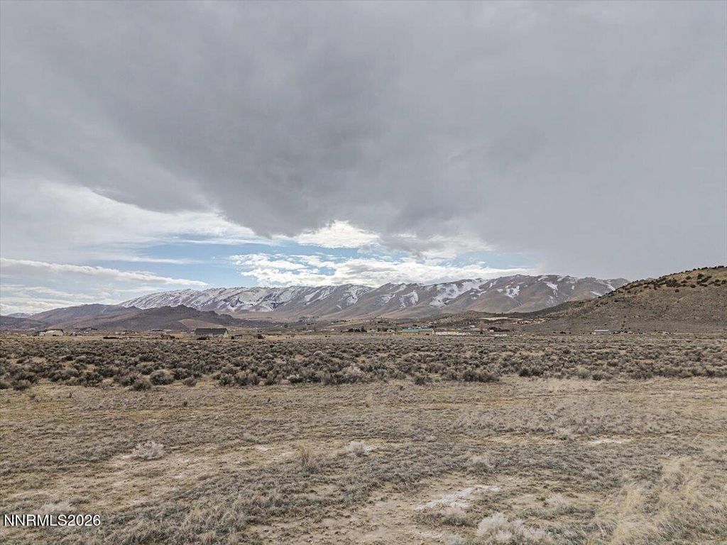 Image 6 of property listing at 105 Lonestar Circle, Reno, NV 89508