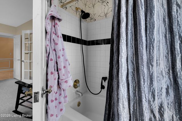 10310 Amberwell Park Rd, Louisville, KY 40241