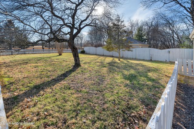 10310 Amberwell Park Rd, Louisville, KY 40241