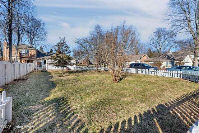 10310 Amberwell Park Rd, Louisville, KY 40241