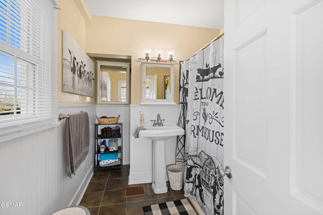 989 E Dumplin Valley Road, Jefferson City, TN 37760