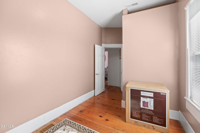 989 E Dumplin Valley Road, Jefferson City, TN 37760